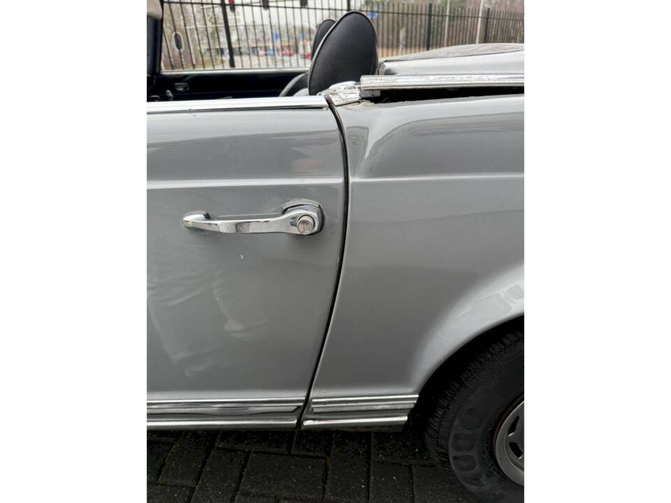 Image 34/36 of Mercedes-Benz 280 SL (1970)