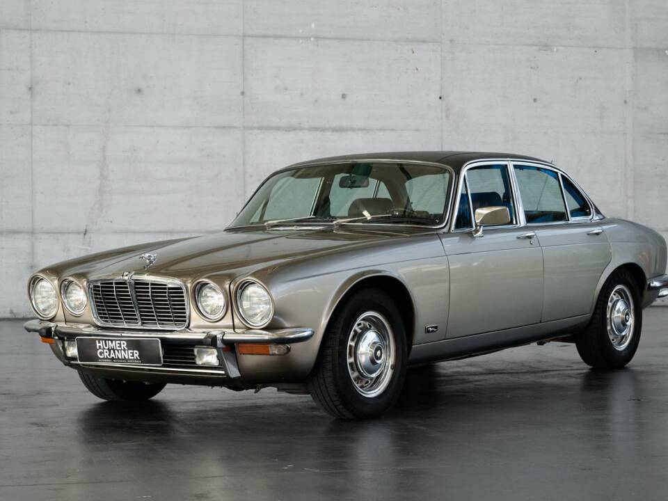 Bild 3/50 von Jaguar XJ 6 L 4.2 (1975)
