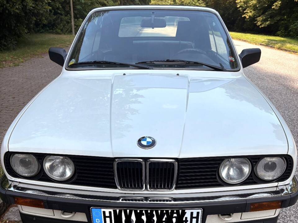Immagine 1/75 di BMW 320i (1988)