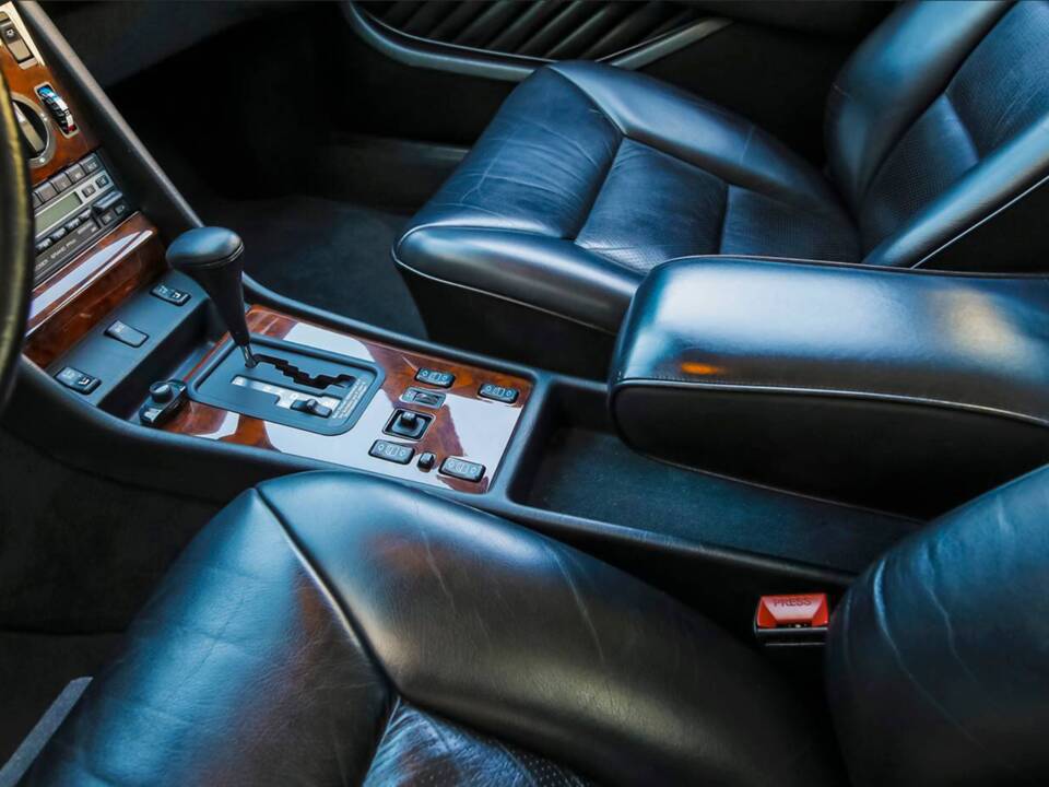 Image 8/21 of Mercedes-Benz 500 SEL (1990)