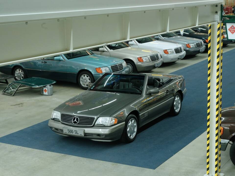 Image 11/50 of Mercedes-Benz SL 500 (1994)