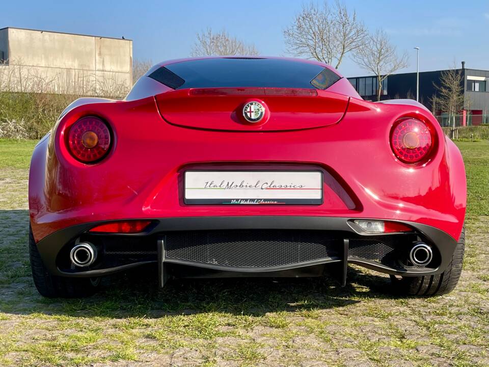 Image 5/18 of Alfa Romeo 4C (2015)