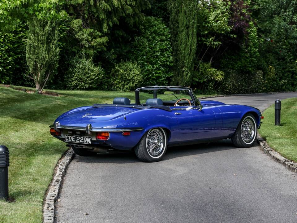 Image 15/43 de Jaguar Type E V12 (1974)