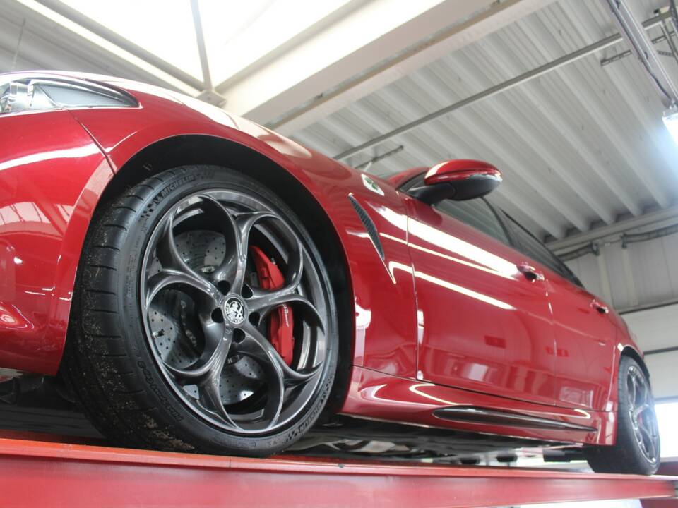 Bild 9/50 von Alfa Romeo Giulia Quadrifoglio (2017)