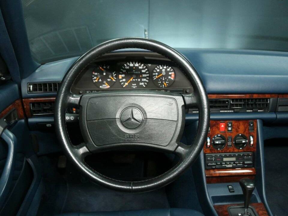 Image 14/30 de Mercedes-Benz 420 SEC (1990)