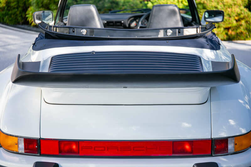 Immagine 26/31 di Porsche 911 Carrera 3.2 (1987)