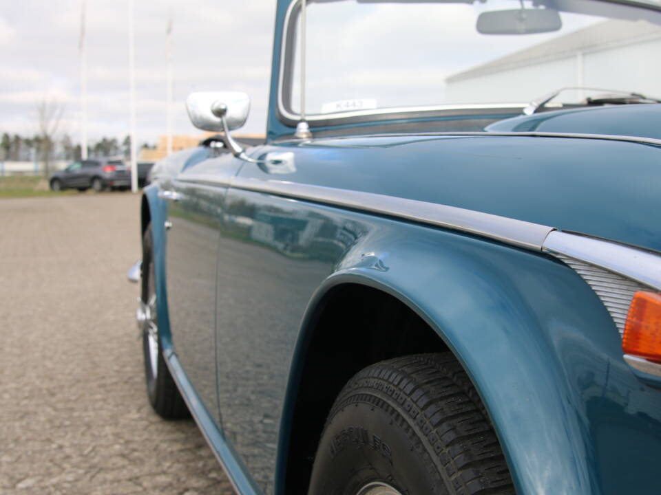 Image 38/74 of Triumph TR 250 (1968)