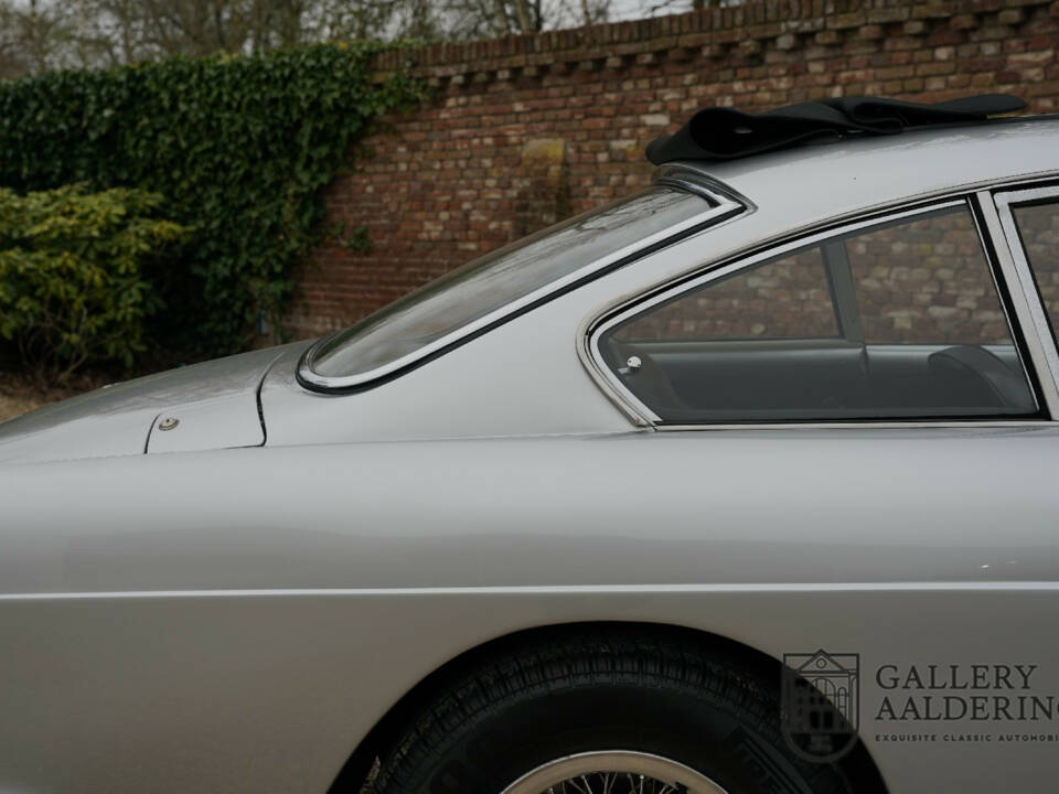 Image 46/50 of Ferrari 250 GT&#x2F;E (1964)
