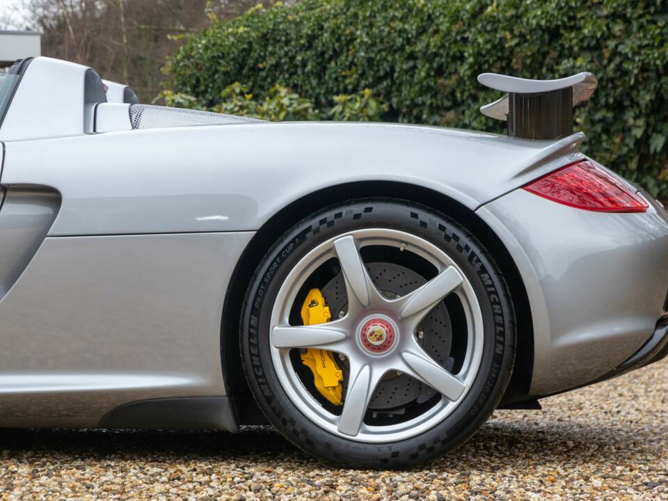 Image 27/50 de Porsche Carrera GT (2005)