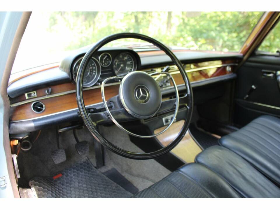 Afbeelding 2/8 van Mercedes-Benz 250 SE (1968)