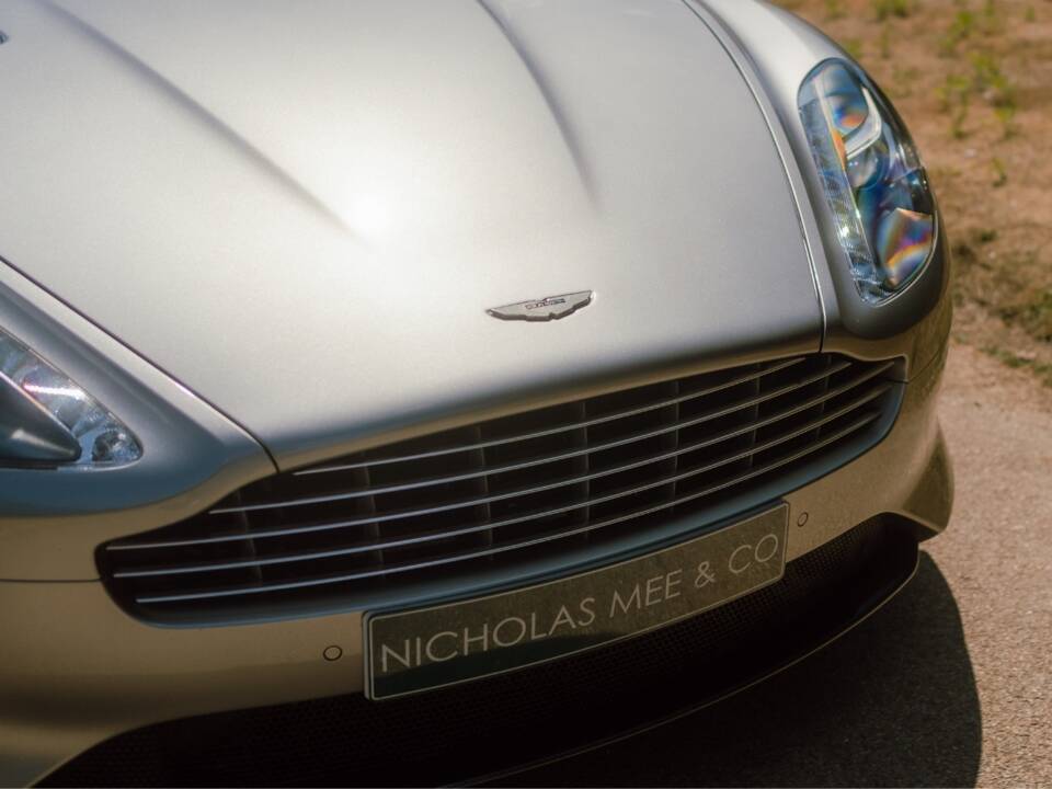 Image 19/96 of Aston Martin DB 9 GT "Bond Edition" (2015)