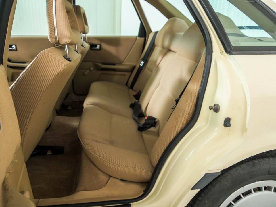 Immagine 30/50 di Audi 80 quattro  -  1.8S (1987)
