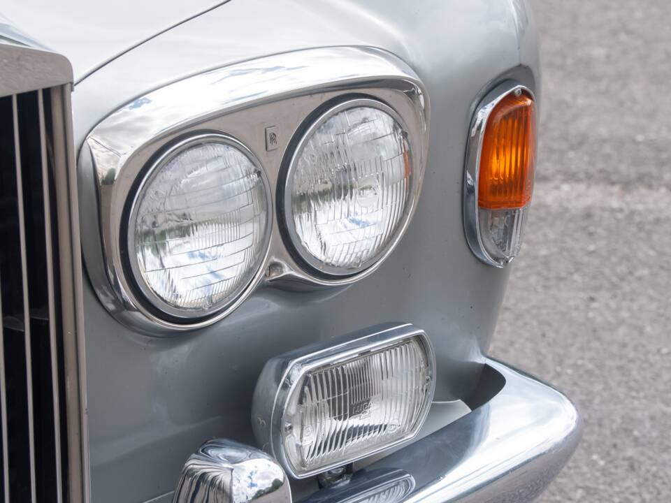 Image 36/50 of Rolls-Royce Silver Shadow I (1973)