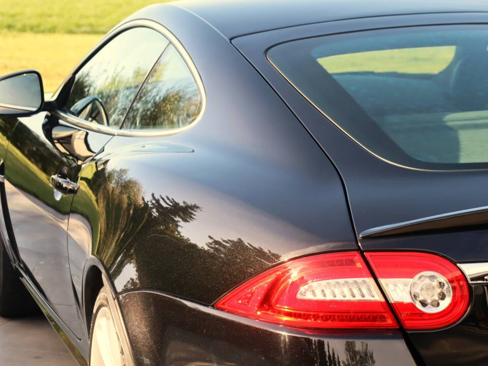 Image 34/50 of Jaguar XKR (2010)