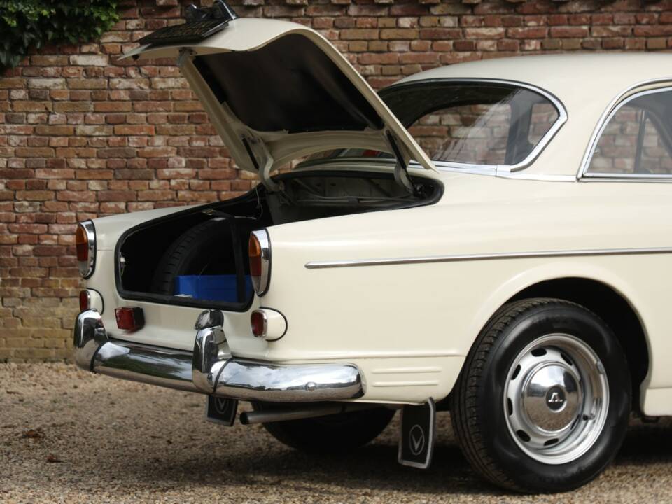 Image 42/50 of Volvo P 123 GT (1969)