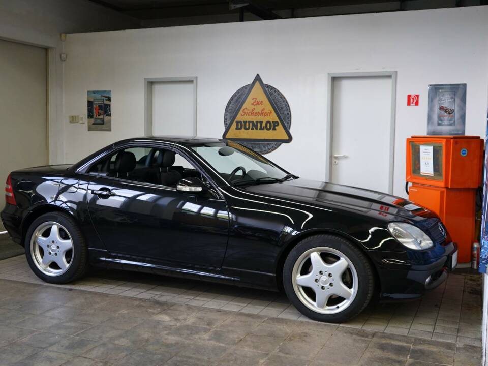 Image 30/33 de Mercedes-Benz SLK 320 (2000)
