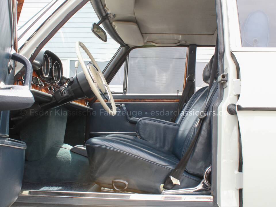 Image 11/35 de Mercedes-Benz 300 SEL 3.5 (1971)
