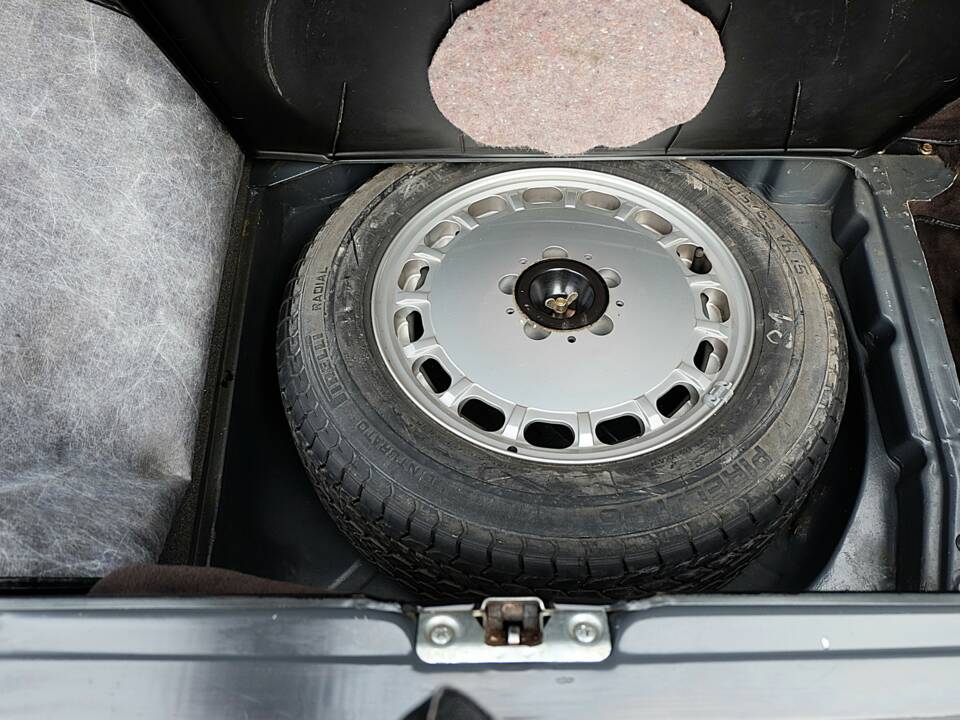 Immagine 38/43 di Mercedes-Benz 300 SL (1987)