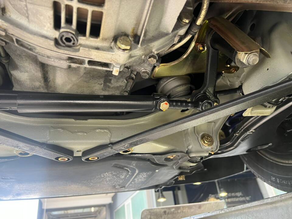 Image 15/22 of Mercedes-Benz E 220 (1993)