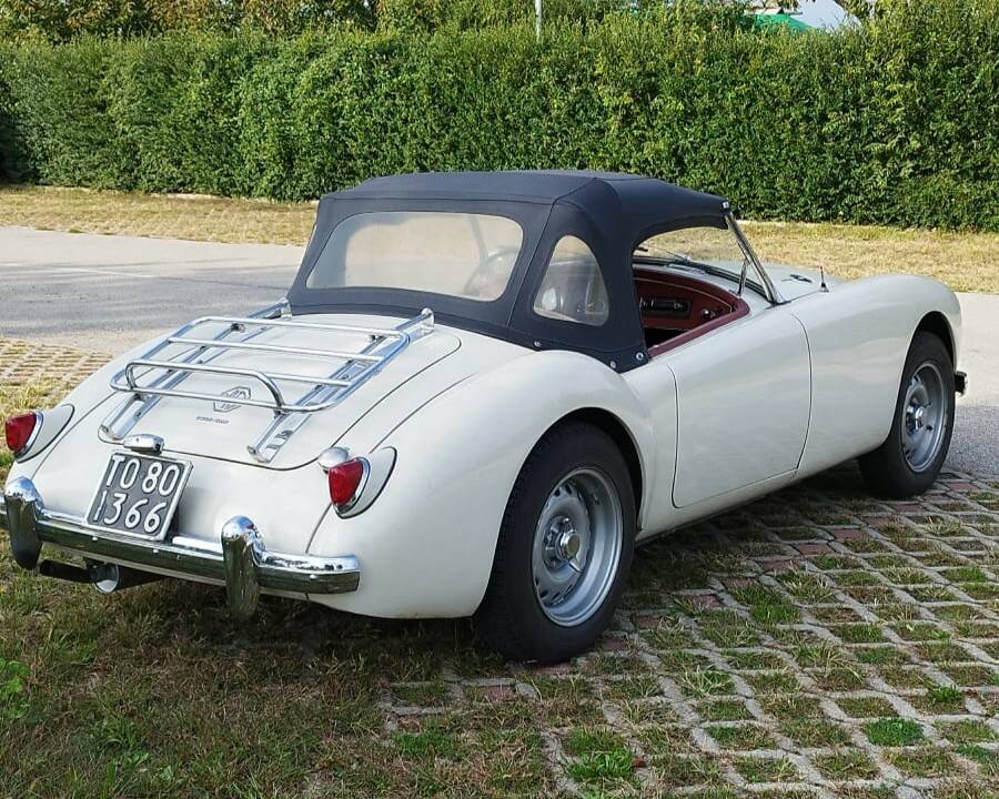 Image 3/4 of MG MGA 1600 (1959)