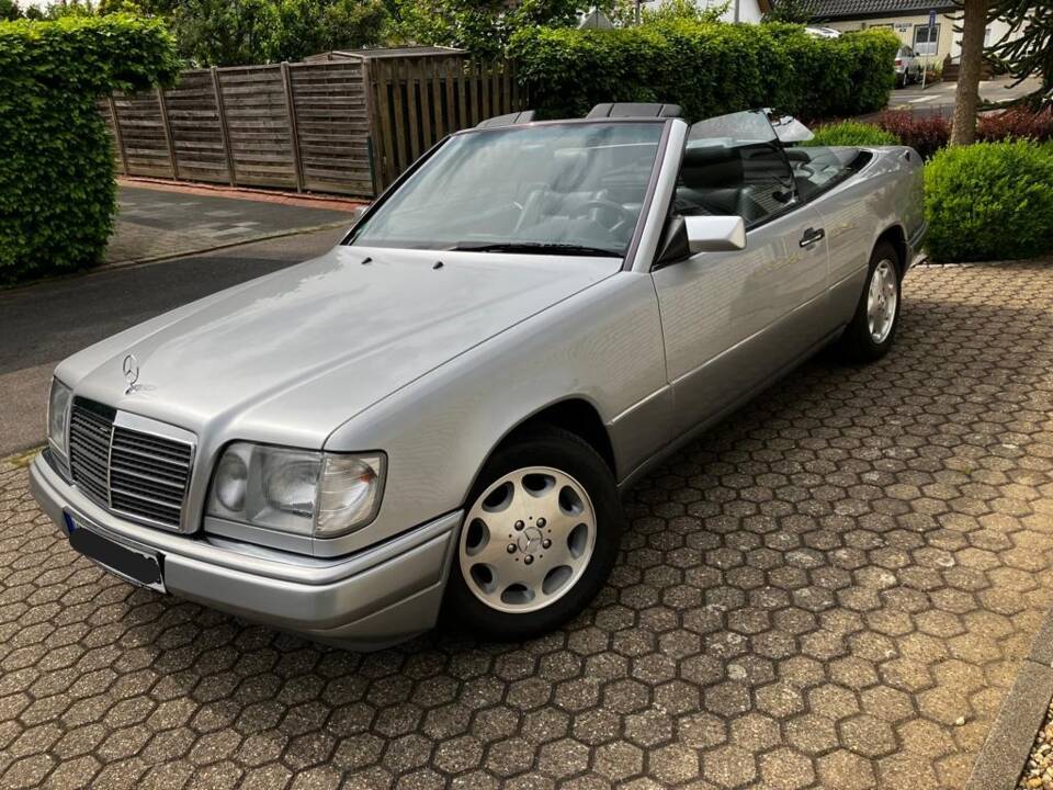 Bild 6/7 von Mercedes-Benz E 200 (1994)