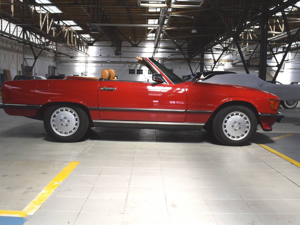 Image 8/94 of Mercedes-Benz 560 SL (1988)