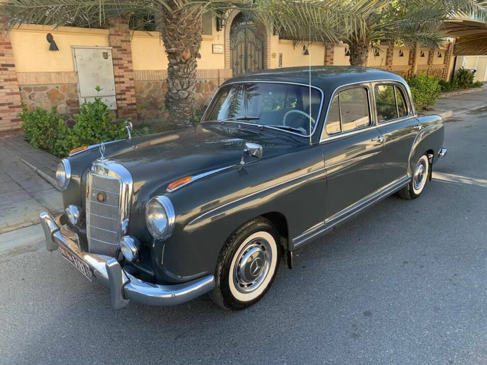 Image 1/8 of Mercedes-Benz 220 S (1959)