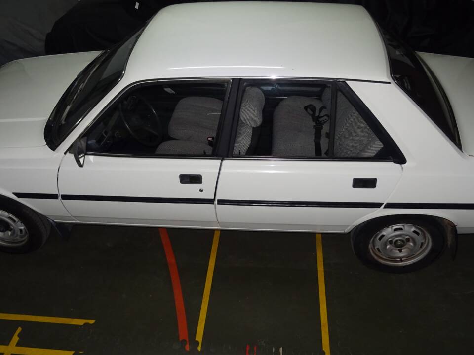 Bild 11/15 von Peugeot 305 (1982)
