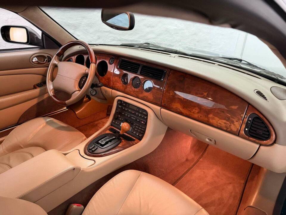 Image 11/26 of Jaguar XKR (2000)