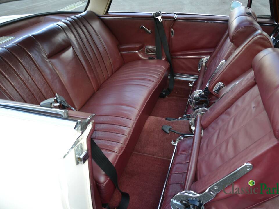 Image 22/50 of Mercedes-Benz 250 SE (1966)