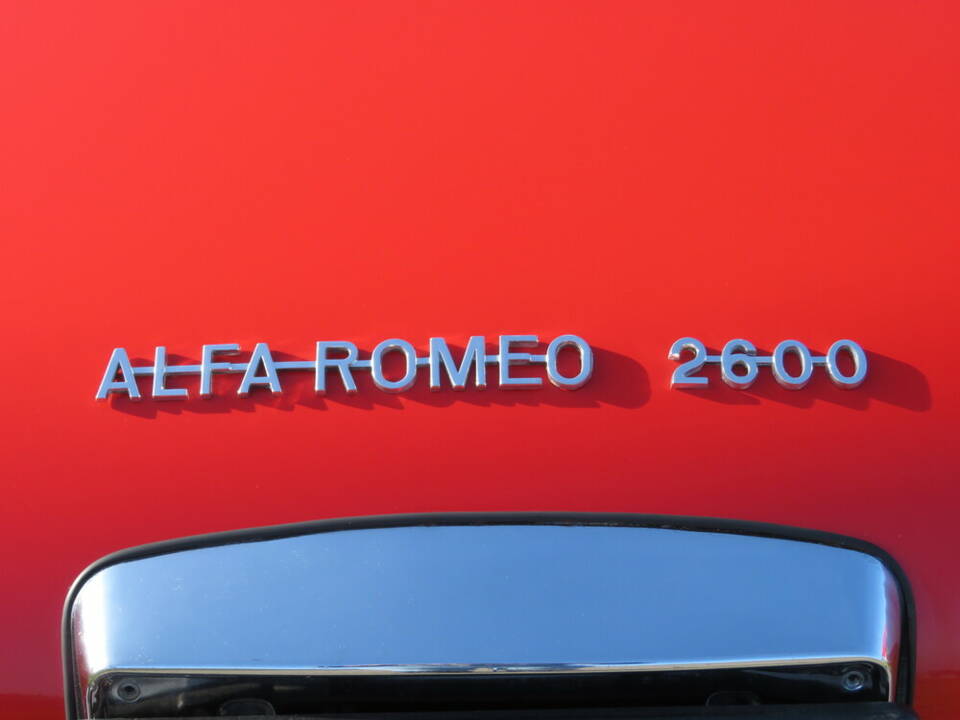 Image 18/21 of Alfa Romeo 2600 Spider (1966)