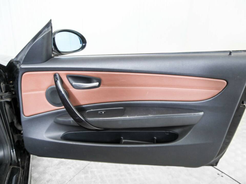 Image 36/50 de BMW 120i (2008)