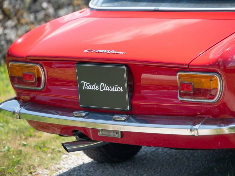 Image 3/10 de Alfa Romeo Giulia GT 1300 Junior (1972)