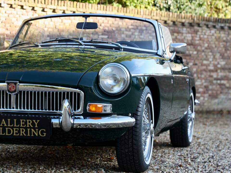 Image 28/50 of MG MGB (1974)