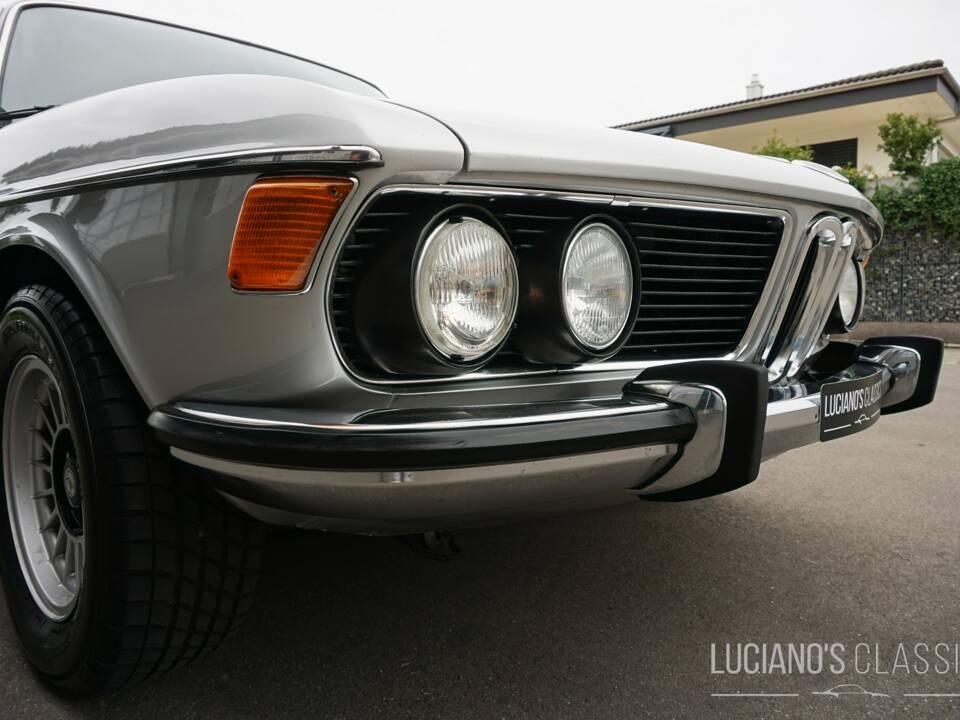 Immagine 36/76 di BMW 3,3 L (1975)