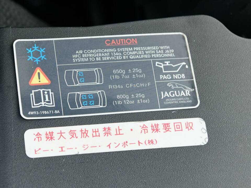Image 32/50 of Jaguar XJ 8 4.2 (2008)