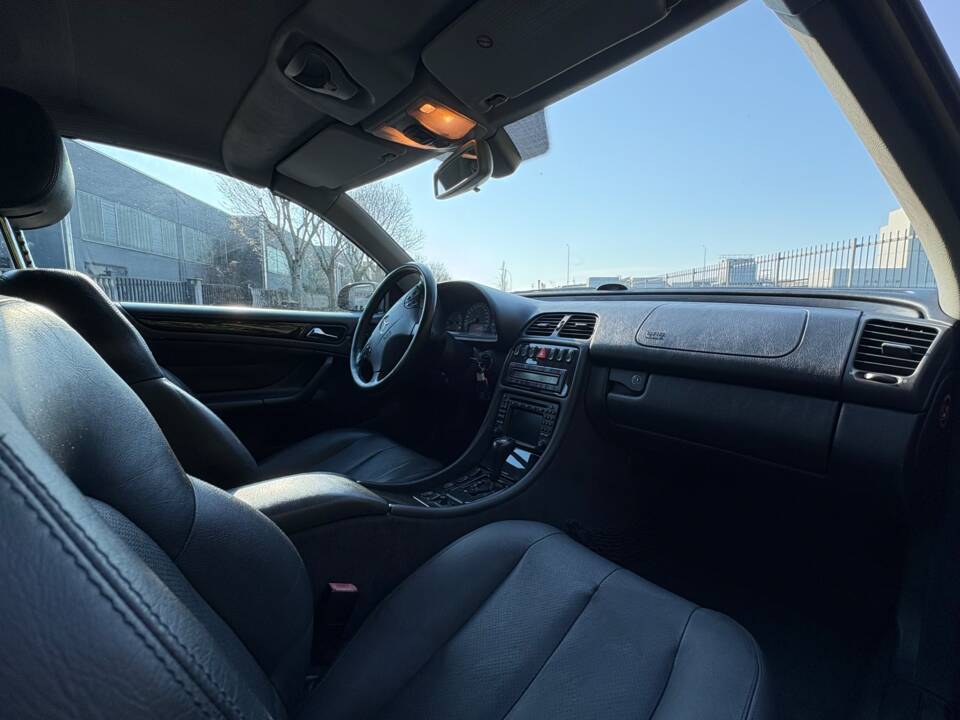 Image 7/24 of Mercedes-Benz CLK 430 (1999)
