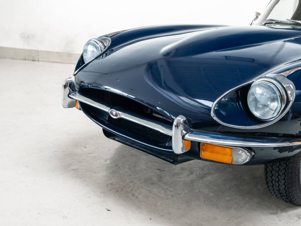 Image 24/36 of Jaguar E-Type (1969)
