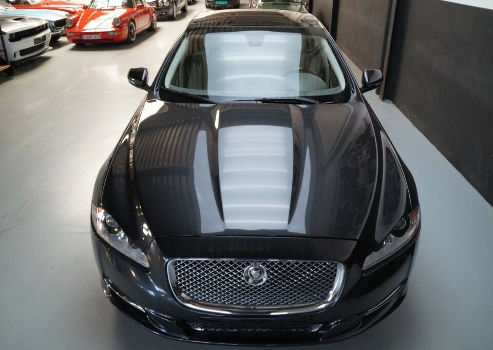 Image 21/32 of Jaguar XJ 5.0 (2011)