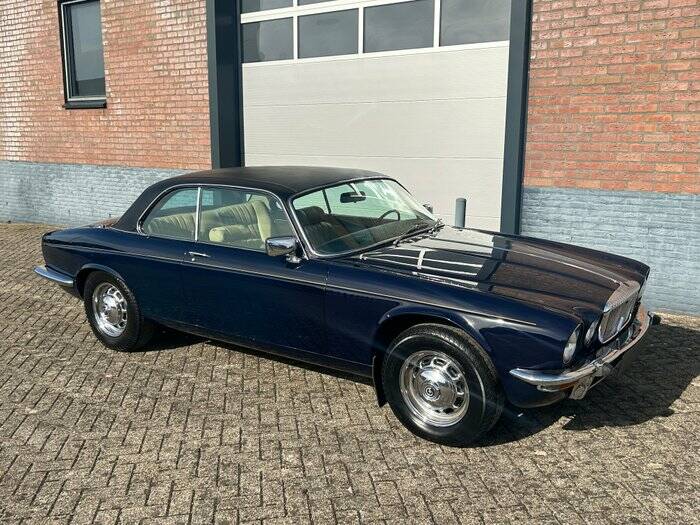 Bild 4/7 von Daimler Sovereign 4.2 (1976)