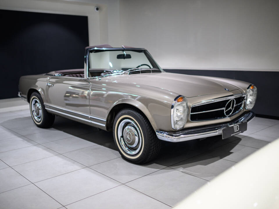 Image 2/72 de Mercedes-Benz 280 SL (1970)