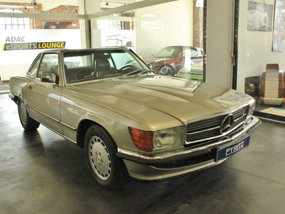 Image 2/15 of Mercedes-Benz 560 SL (1986)