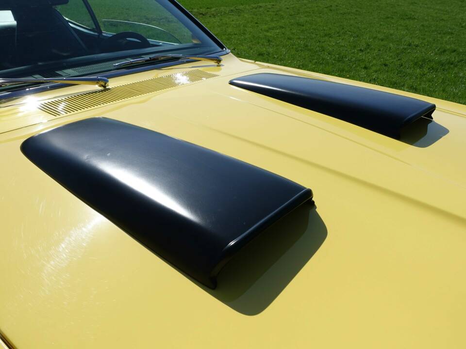 Image 38/57 of Plymouth Duster (1970)