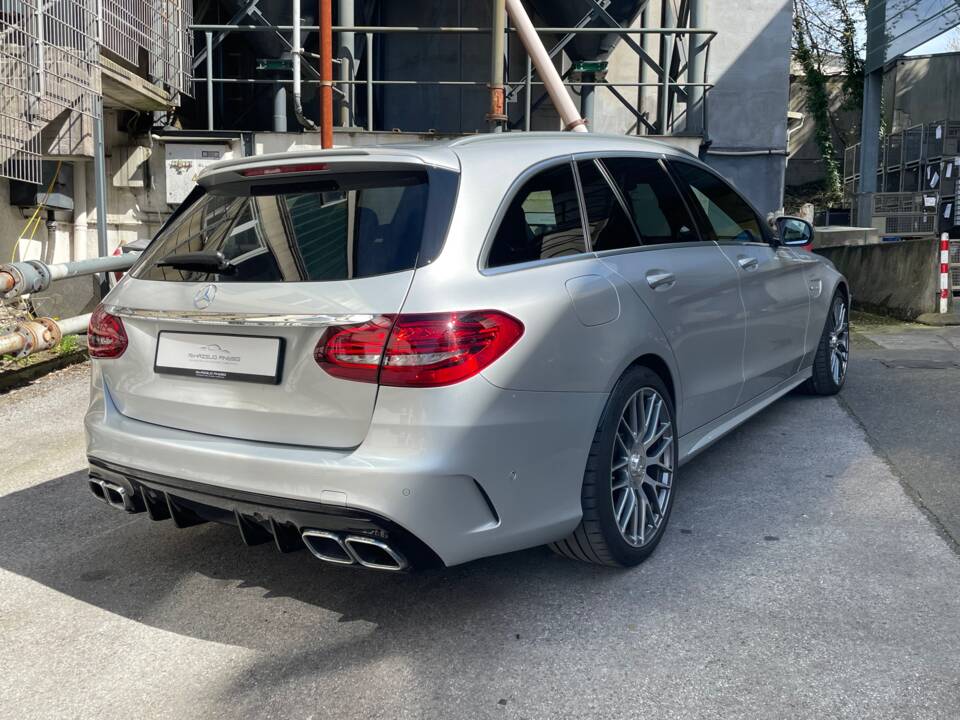 Image 3/26 of Mercedes-Benz C 63 AMG T (2020)