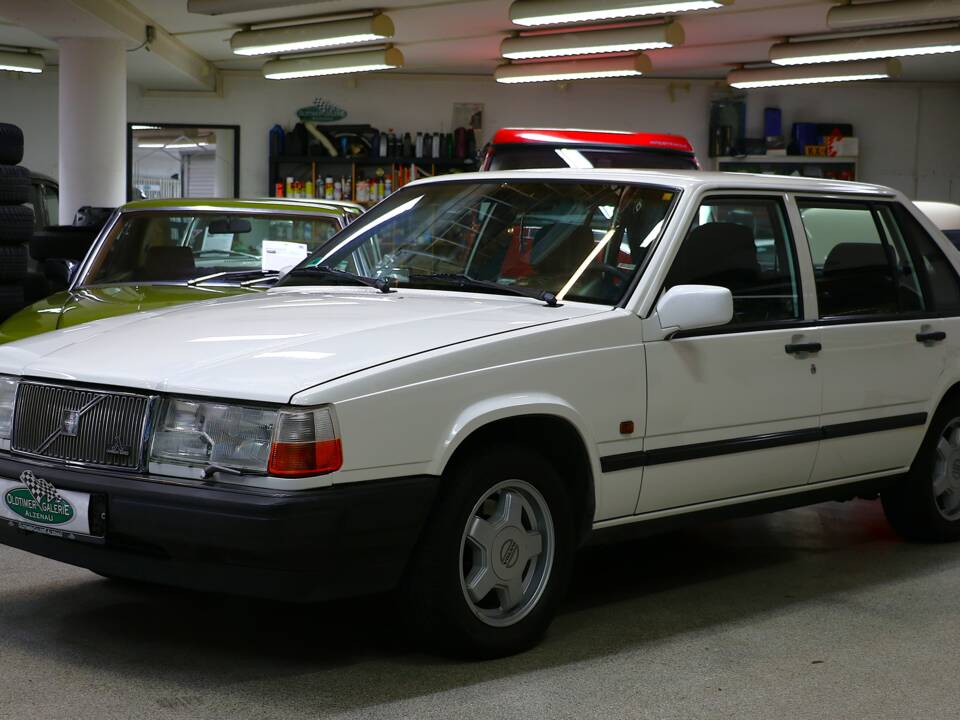 Image 3/34 of Volvo 940 2.3i (1991)