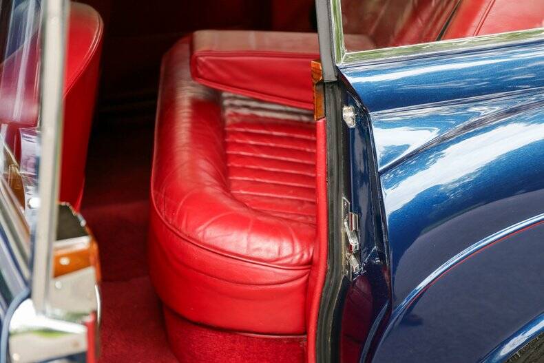 Image 33/49 of Bentley S 3 Continental Flying Spur (1964)