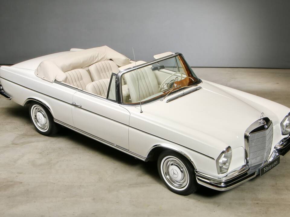 Image 6/27 of Mercedes-Benz 300 SE (1967)
