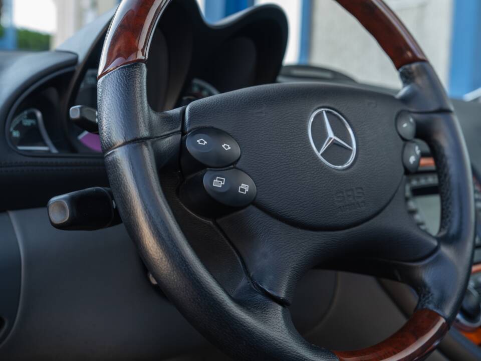 Image 62/86 de Mercedes-Benz SL 500 (2002)