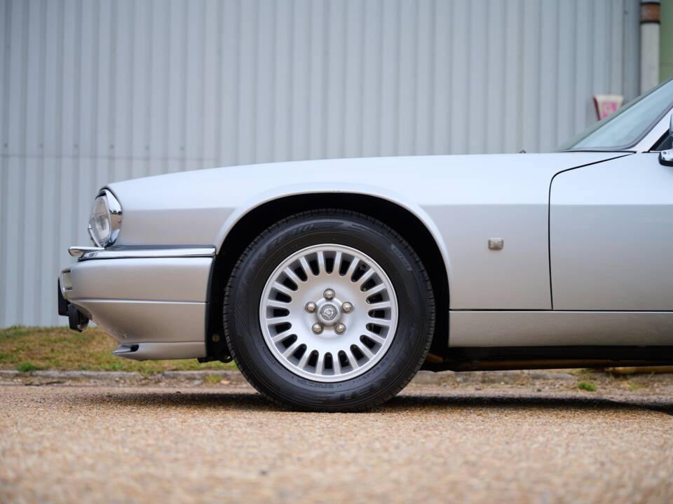 Image 25/50 of Jaguar XJS 6.0 (1993)