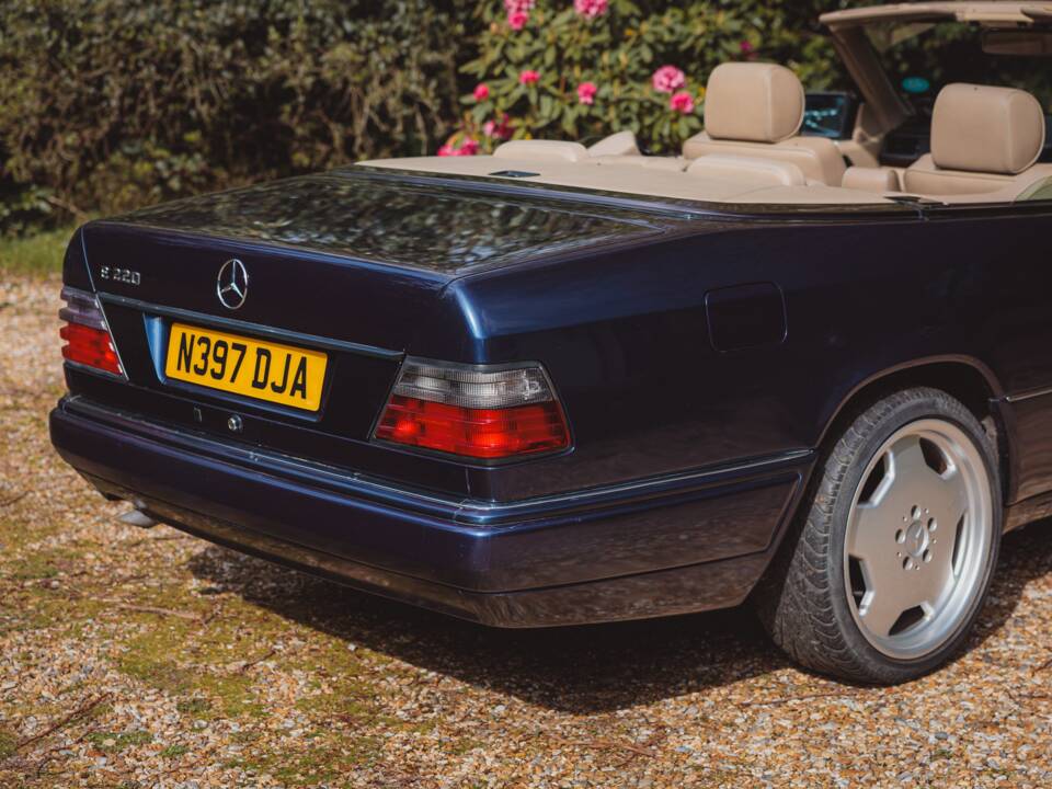 Imagen 8/41 de Mercedes-Benz E 220 (1995)
